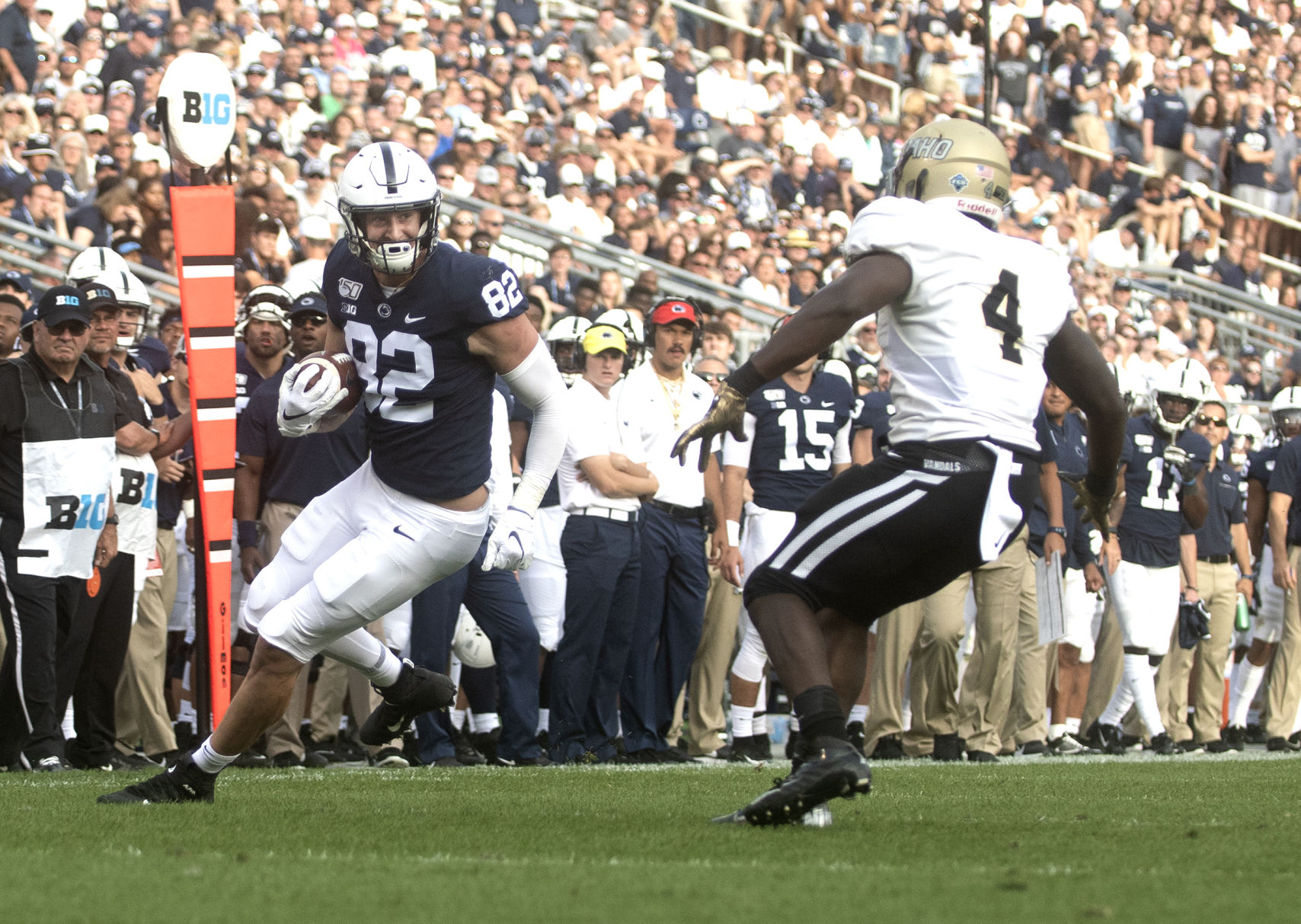 Idaho, Zack Kuntz (82) is Defended